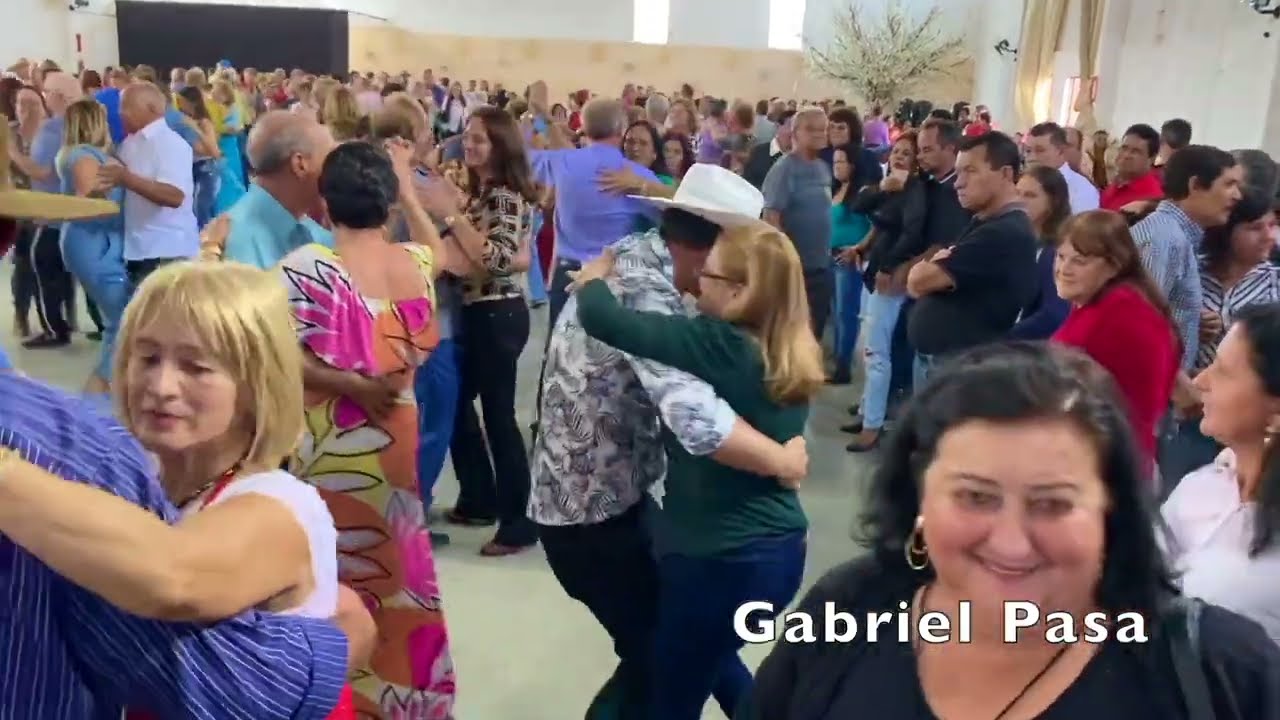 Forró baile em Irati/PR Gabriel Pasa - Chora Carolina, Eita baile bom, Fica amor e Cowboy apaixonado