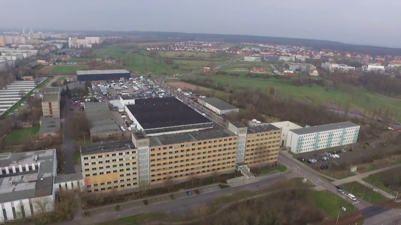 Halle Neustadt Rummel & ehemalige Eissporthalle beim Abriss