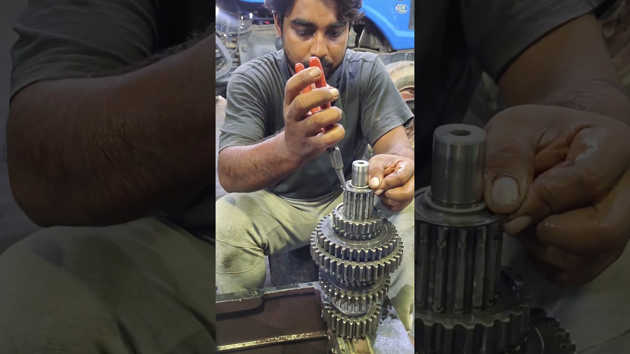 Sonalika tractor gear box men shaft fitting #sonalika #gearbox #mechanic #viralshort