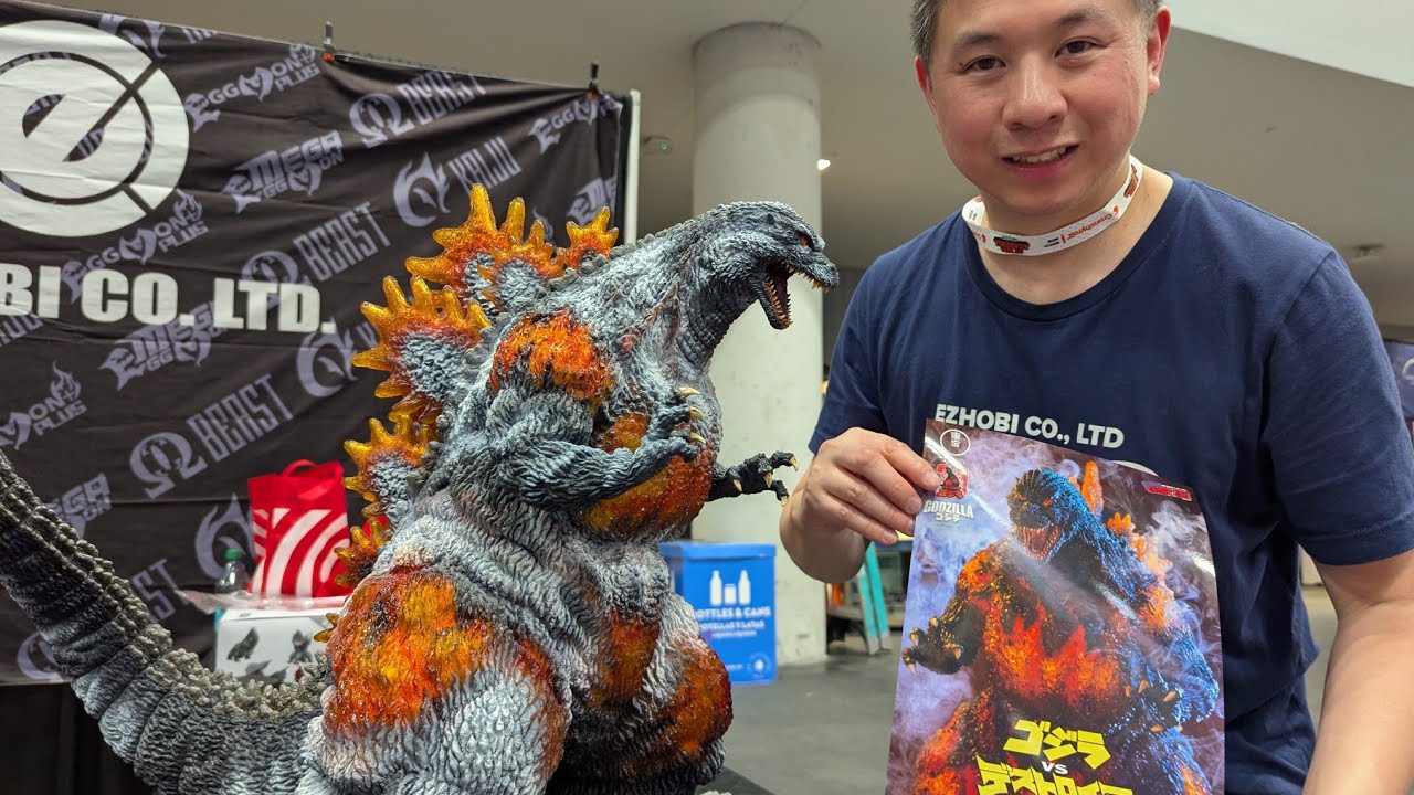 Стенд Ezhobi на выставке NYCC 2025 Godzilla Omega Beast и многое другое