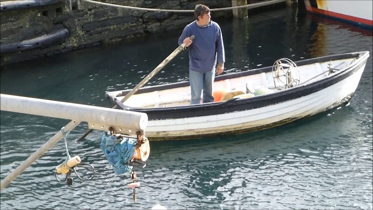 Single Oar Sculling   Polperro
