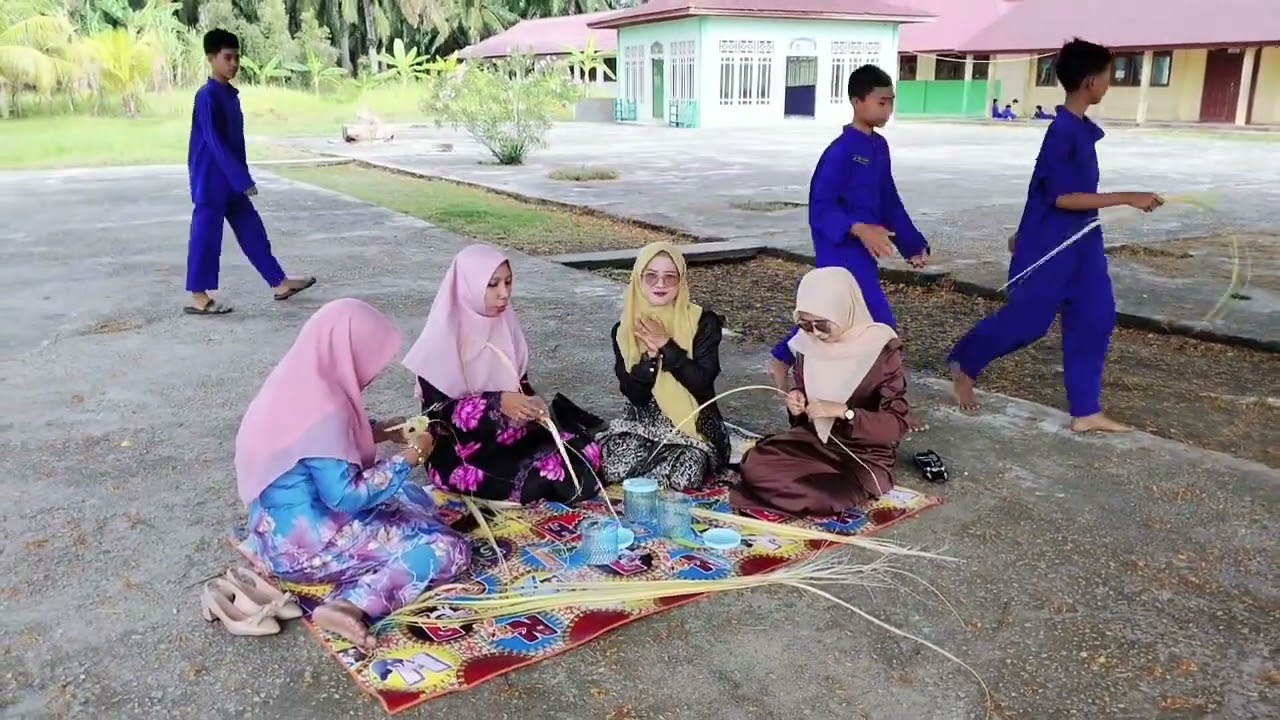 SUASANA HARI RAYA COVER BY SMPN 3 BUKIT BATU (VOCAL LEKA DARNIATI)