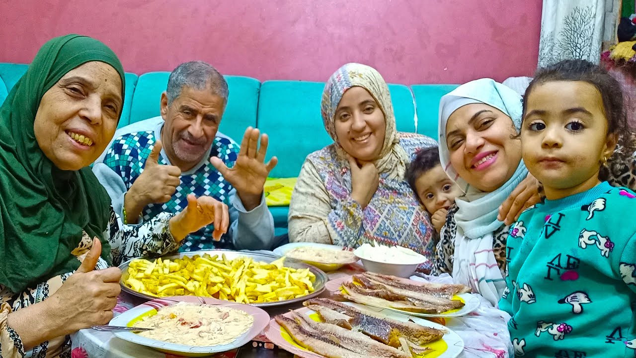 تحدي اكل الرنجة والبطاطس المقلية في مكان جديد وإللي حصل في الظلمة مرعب😳