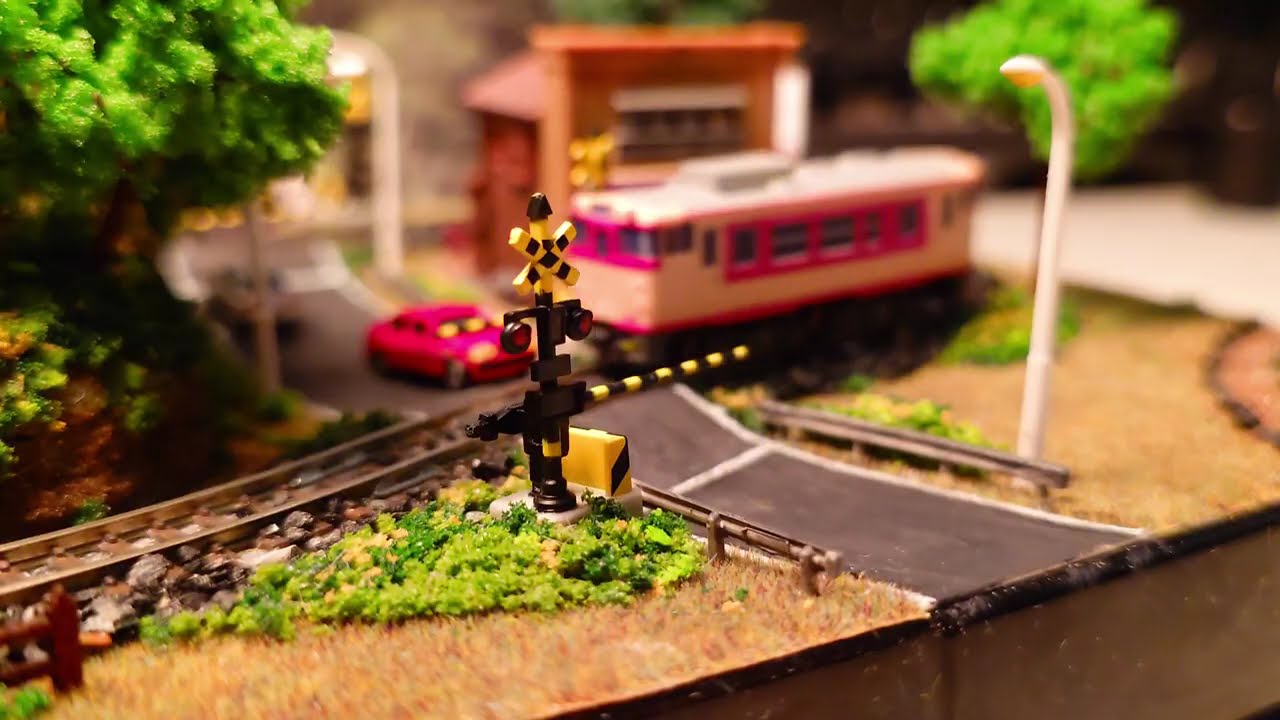 Rokuhan Z Gauge shorty model train Mini layout build
