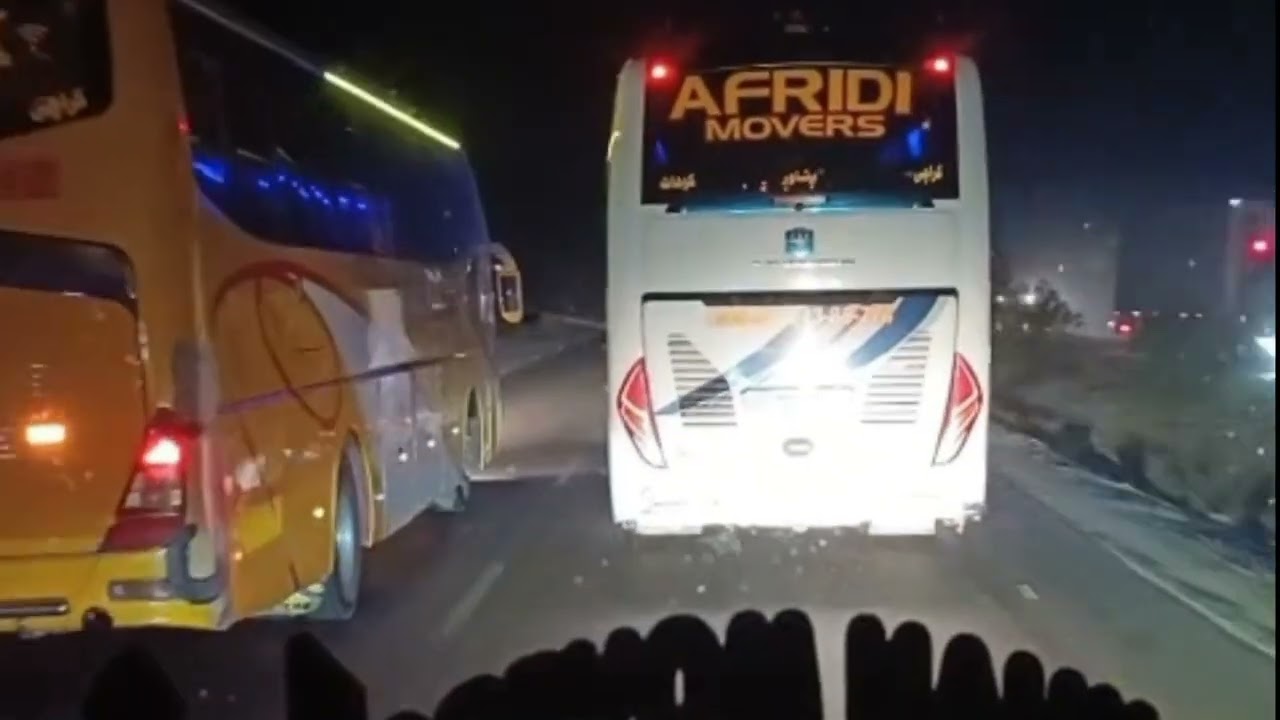 GT Road Pr Speed Ki Jang | Khan Movers Vs Afrdi Movers & Super Temargara High Speed Buses Race #bus