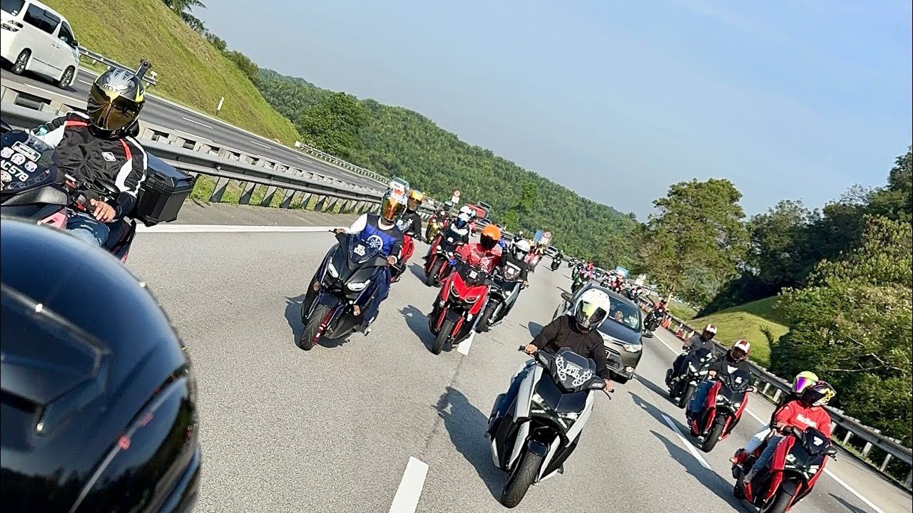 FORZA 250 (Cai roller) VS Xmax 250 (Stage1) - Mega Gathering Xmax JB