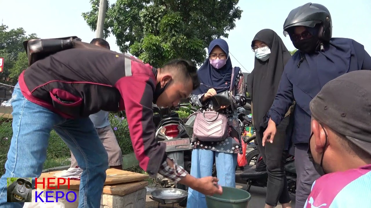 Laris laris jual ikan segar pinggir jalan samping Upnormal Cikarang Baru Jababeka, tawon juga suka