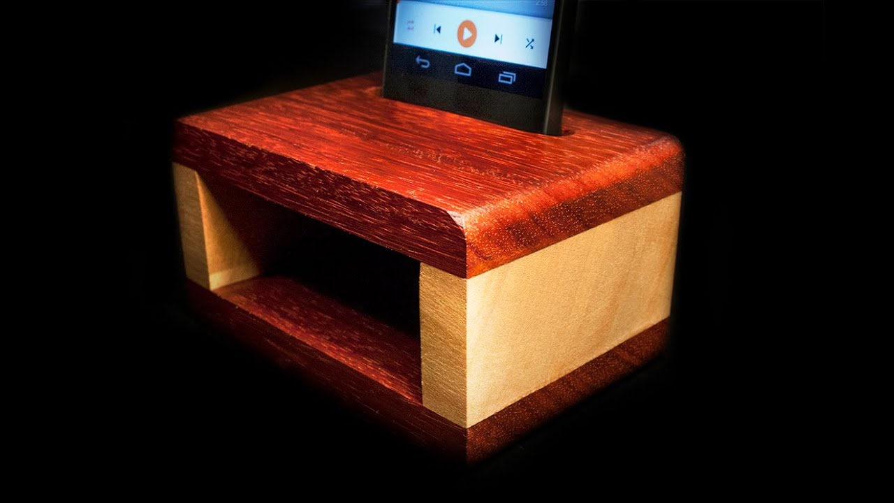 Wooden passive amplifier for smartphone