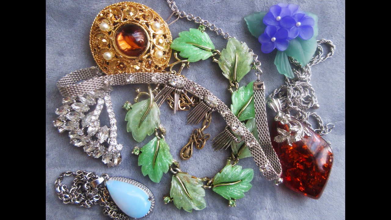 Vintage Jewelry Haul with Coro and more. #vintageaccessories #vintagejewelry #vintagejewelryforsale