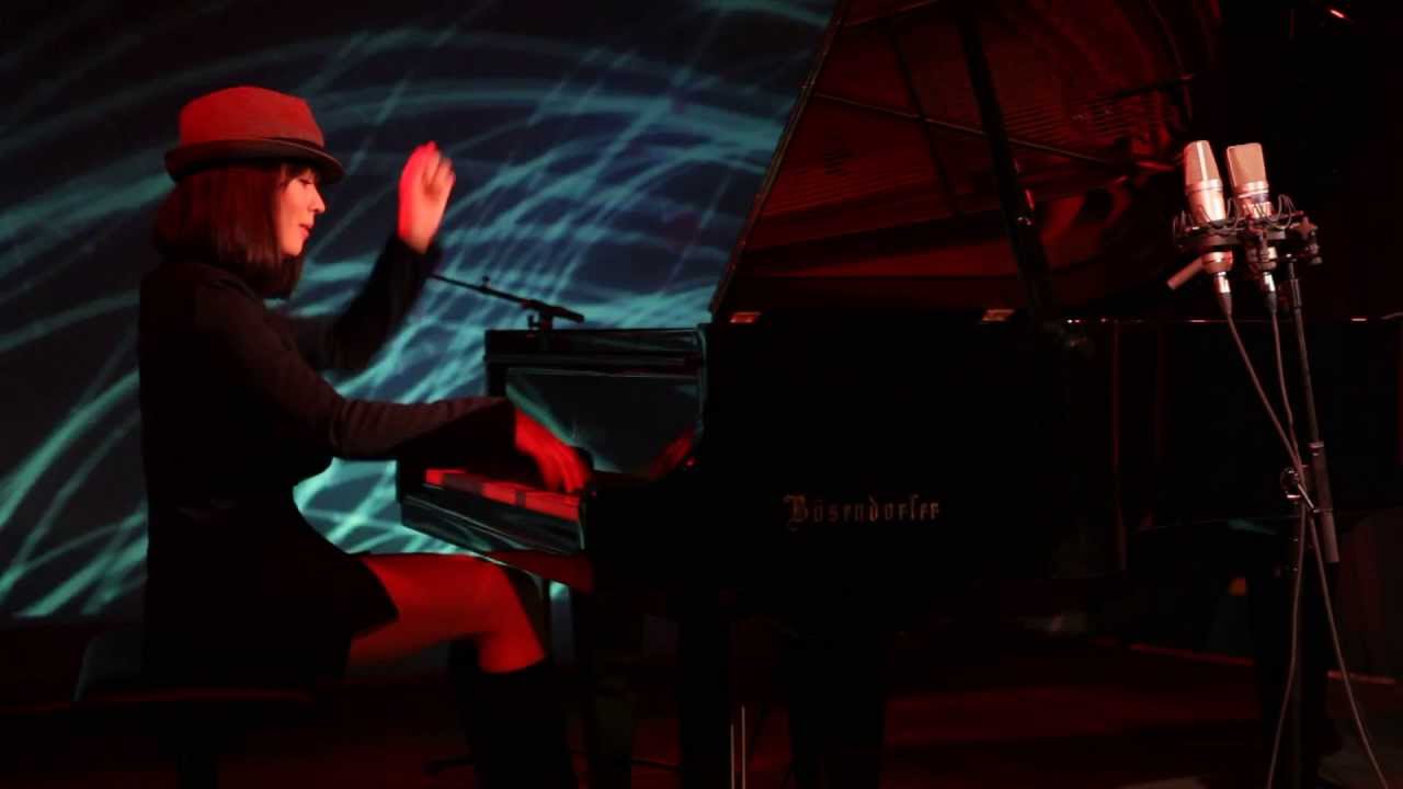 Alice Sara Ott - LIVE (Yellow Lounge Austria 2013)