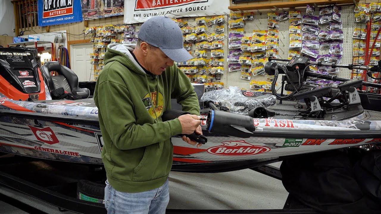 Installing the Lowrance Active Imagining 3-in-1 Transducer!