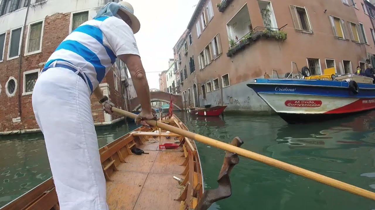 VENEZIA_VOGA VENETA_FILM_LEZIONE TECNICA DI VOGA VENETA AD UN REMO TRA I RII DI VENEZIA_15/11/2022ak