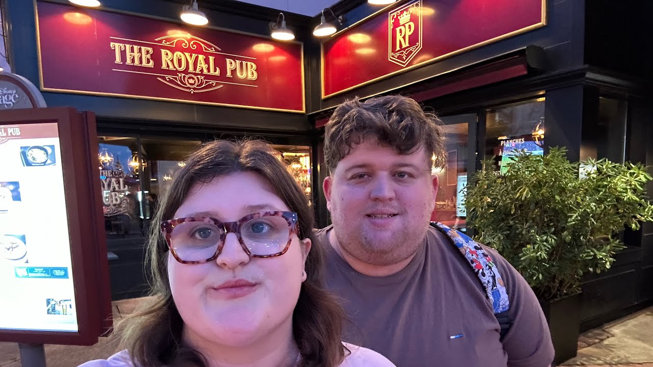 Travelling to Disneyland Paris 2026 | Disney village construction update 🏗️ | The Royal Pub 👑 
