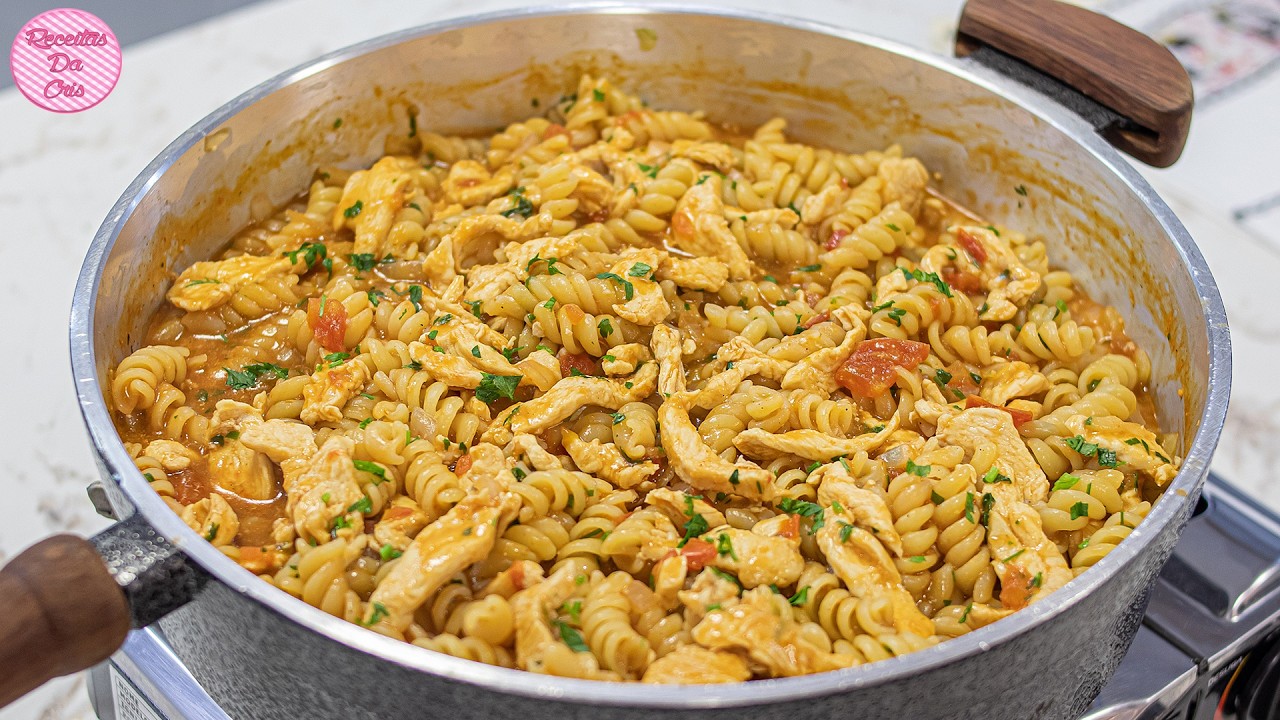 ALMOÇO/JANTAR DE UMA PANELA SÓ! MACARRÃO COM TIRAS DE FRANGO SUCULENTO E PRONTO EM POUCOS MINUTOS!!
