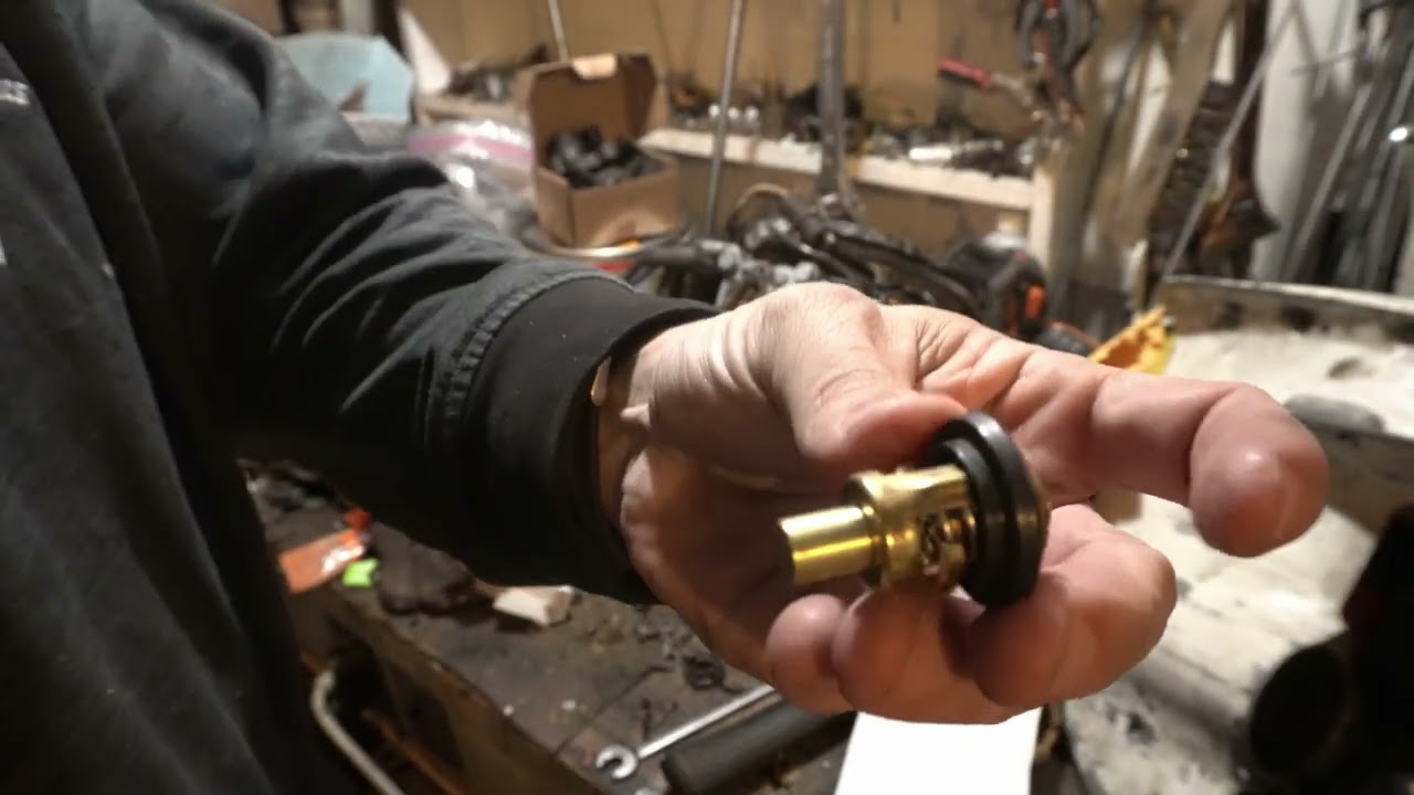 HOW TO INSTALL NEW THERMOSTAT EVINRUDE JOHNSON 9.9 15hp OUTBOARD MOTOR