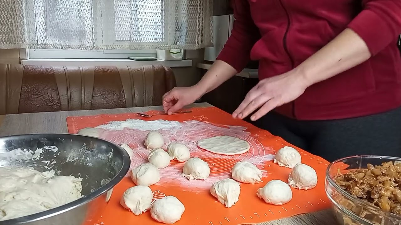 Робота з тістом і мої думки 