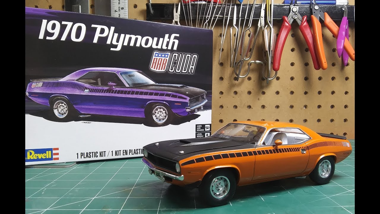Revell 1970 Plymouth AAR Cuda 1/25 Scale Model Kit Build Review 85-4416