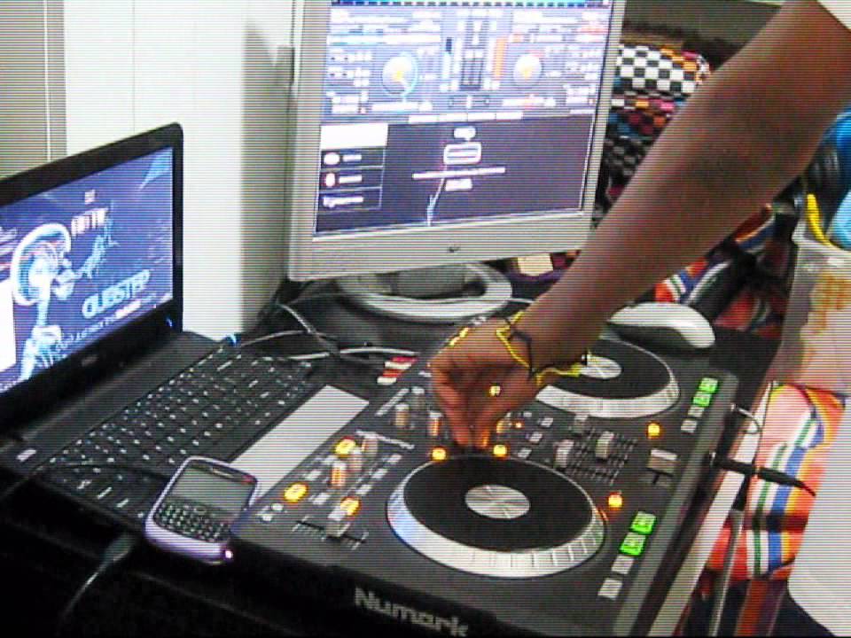 FIRST mix on the Numark Mixtrack Pro