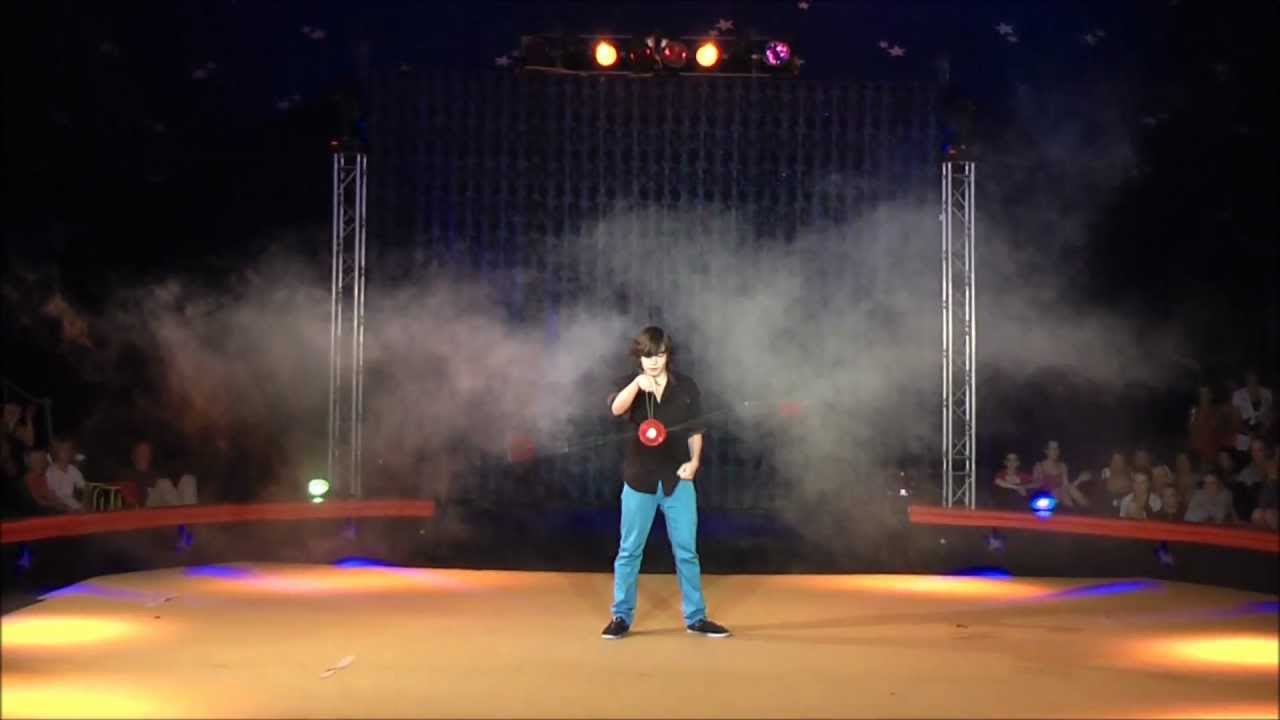 Diabolo - 1er prix individuel au concours suisse des écoles de cirque