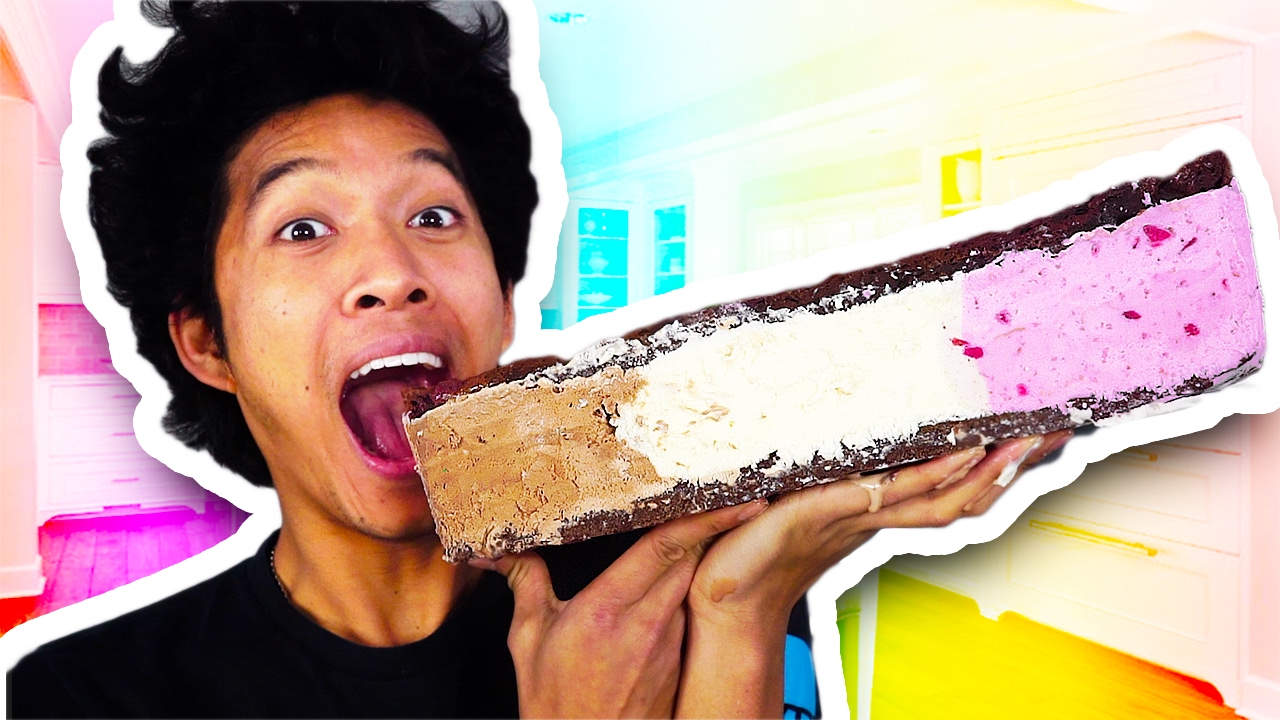 GIANT NEAPOLITAN ICE CREAM SANDWICH