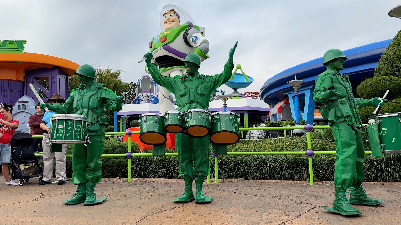 Green Army Men At Toy Story Land at Hollywood Studios | Full Drum Corps Show