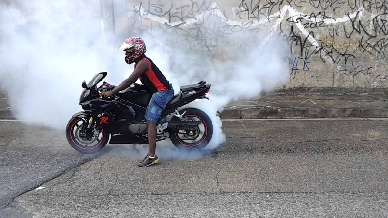 kasinski Comet GTR 'estourando pneu !! (burn out)