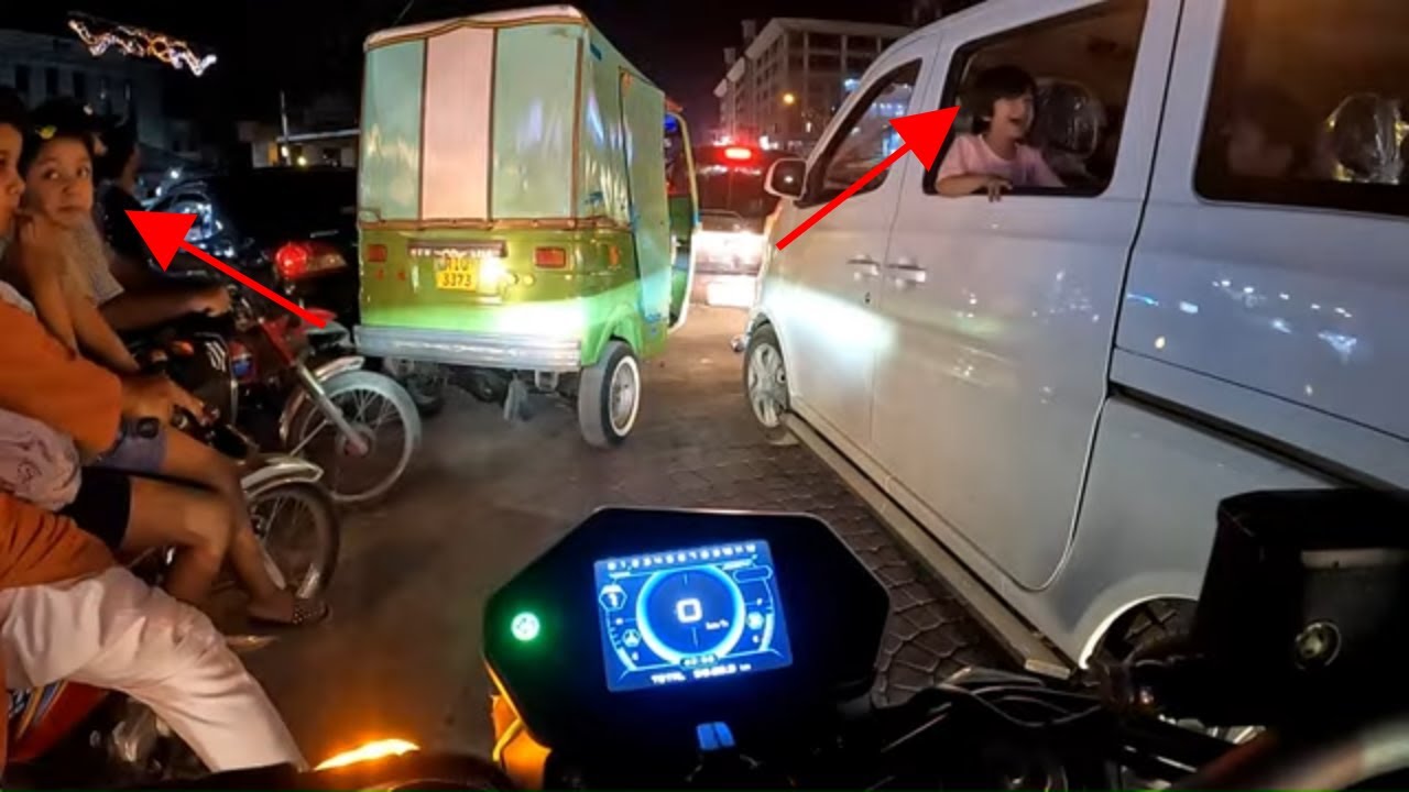 Kids Reactions are Awesome on Green Devil 302(Benelli 302 s). Saddar Casual Ride.