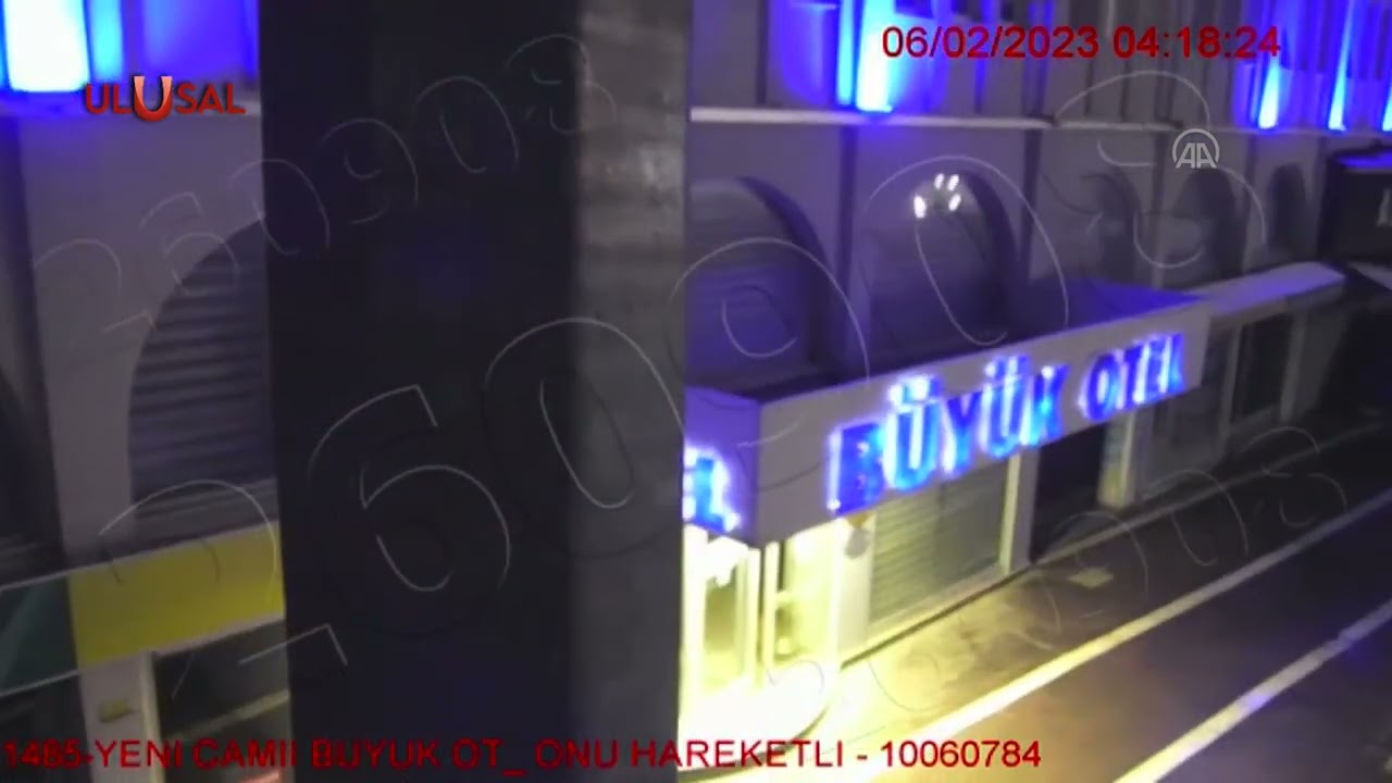 Malatya'da deprem anı kameralara böyle yansıdı