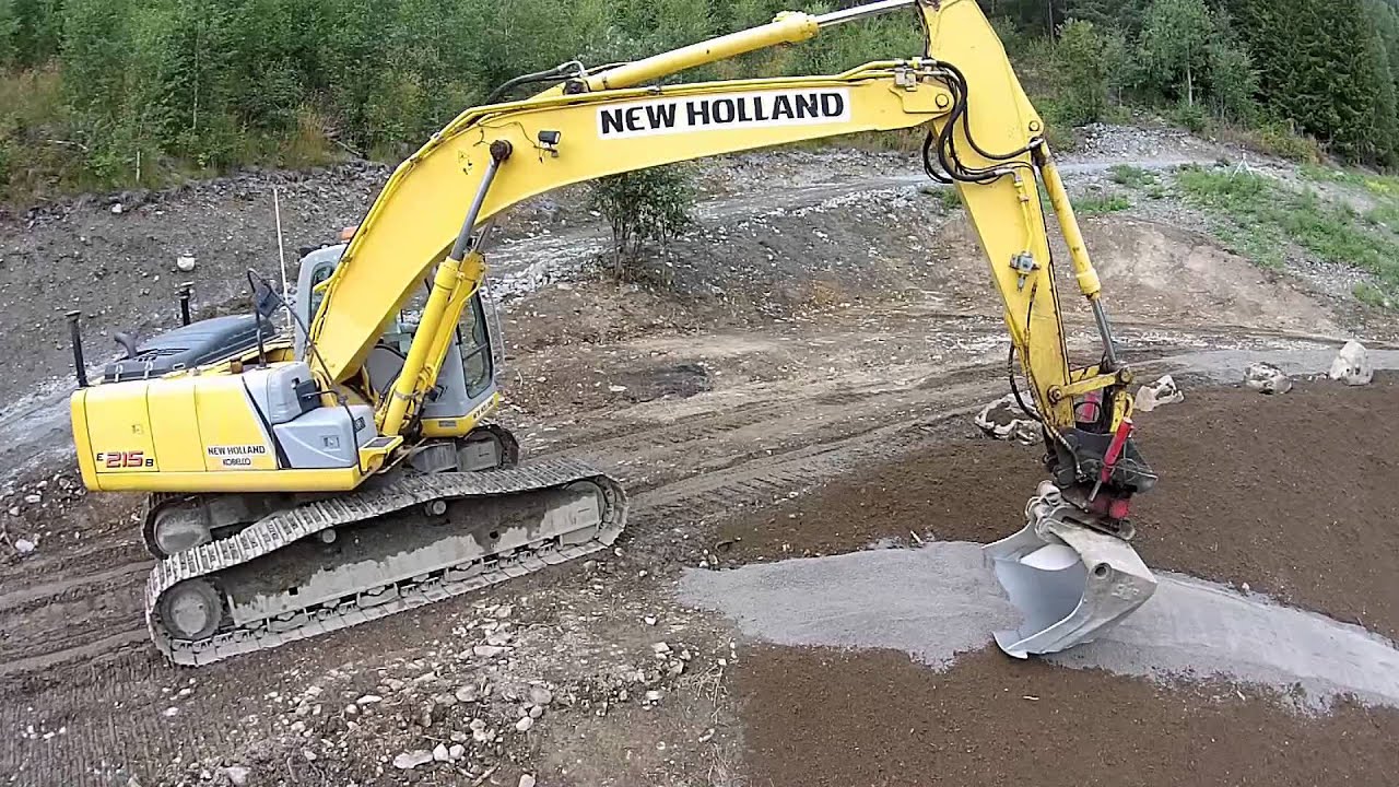 Ove Bergheim i Ringrud Maskin og Transport - Skråning blir til vei.