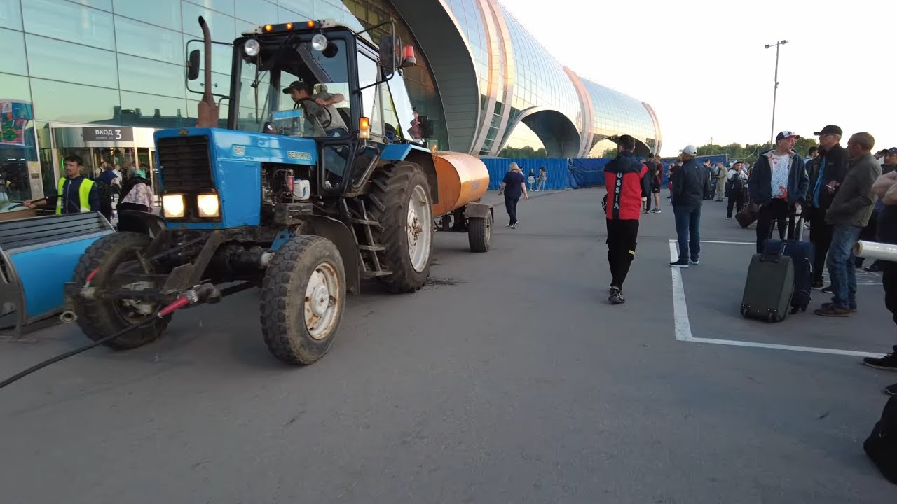 Аэропорт Домодедово имени Михаила Ломоносова, Москва. DME