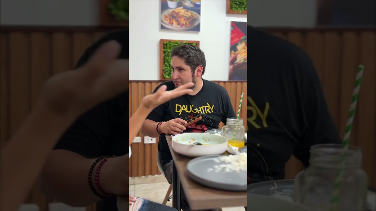 Aprovecho el descuido del cliente para comer gratis, sin pensar lo que pasaría después