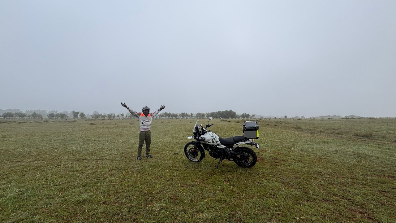 Ride to Hesaraghatta Grasslands : morning mist #himalayan450 #hesaraghatta #grasslands 