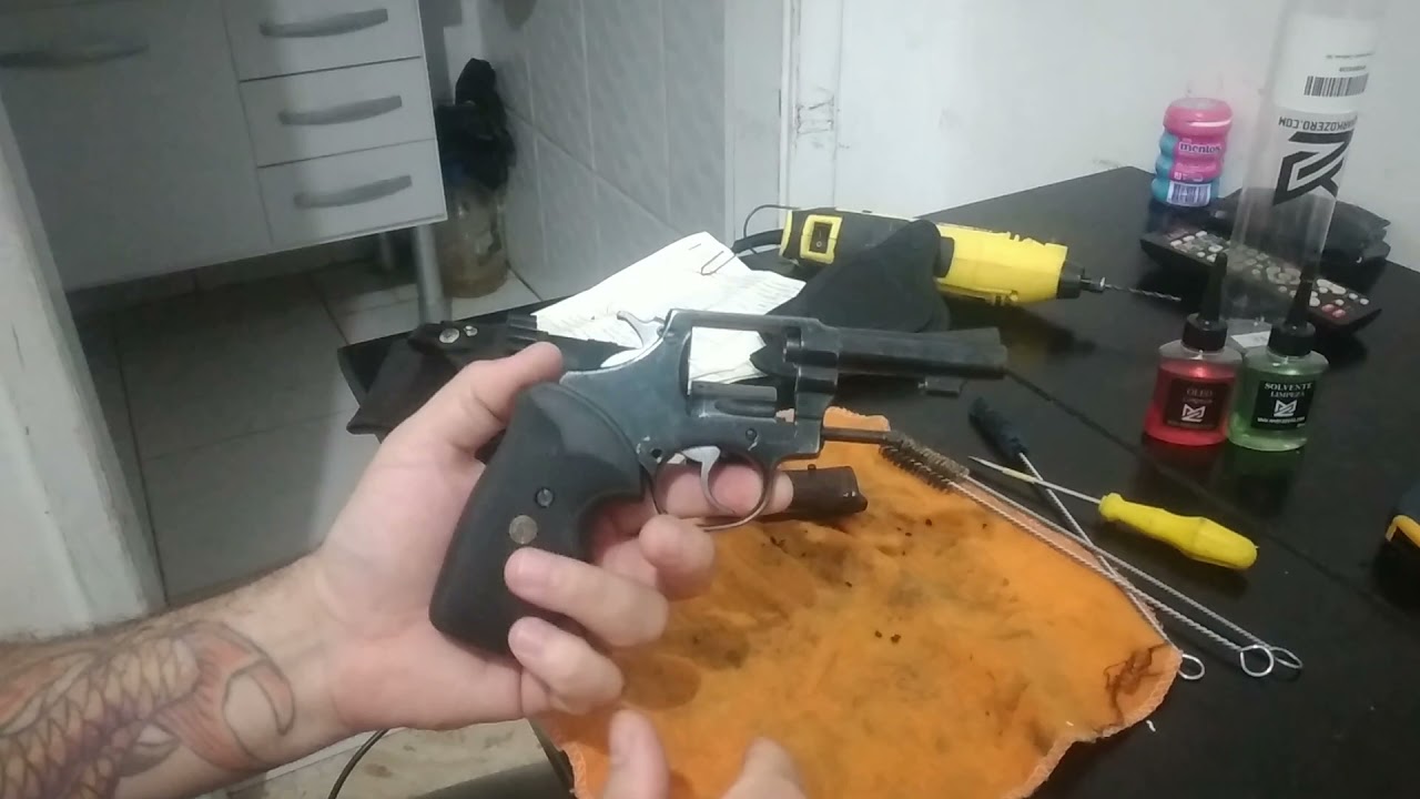 revólver INA 32