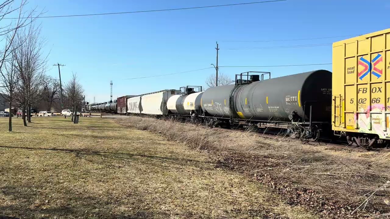 CN 3015 trailing on CN 421 at Merritton