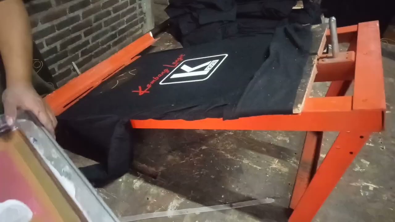 sablon memakai meja jinjing