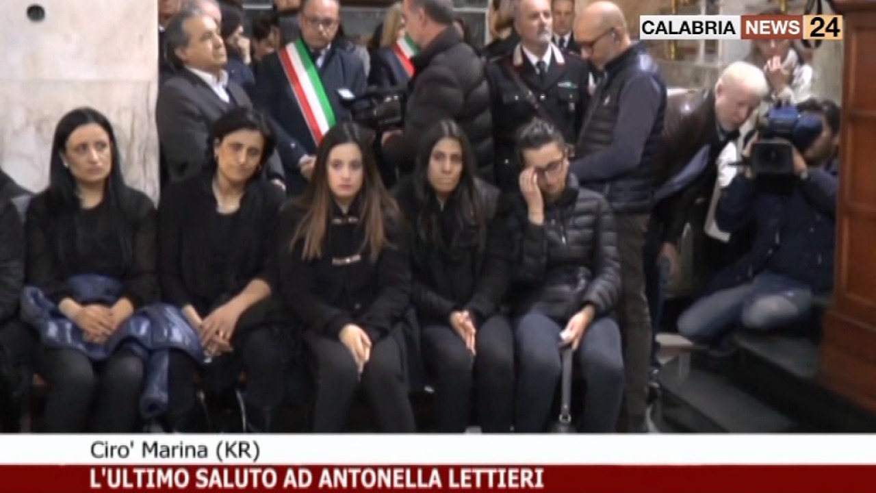 ULTIMO SALUTO AD ANTONELLA LETTIERI