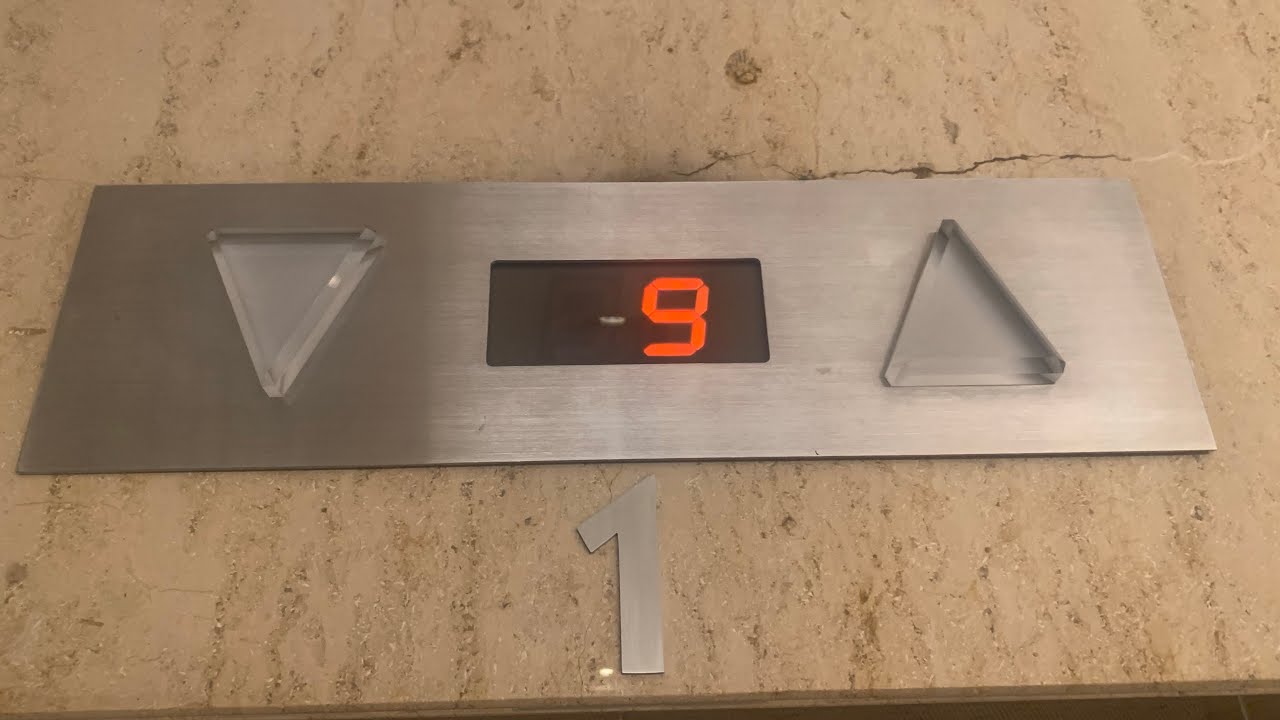 Peninsula Excelsior Hotel, Peninsula Tower - 1973 (mod 1991, ref 2010s) Mitsubishi VFMW Elevator
