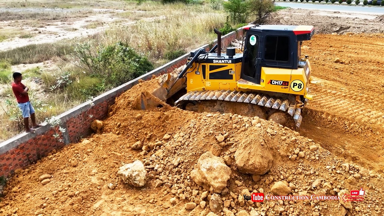Nicely Huge Landfill Complete Use Experience Skilled Shantui Dozer Pushing Soil & 25ton Dump Trucks