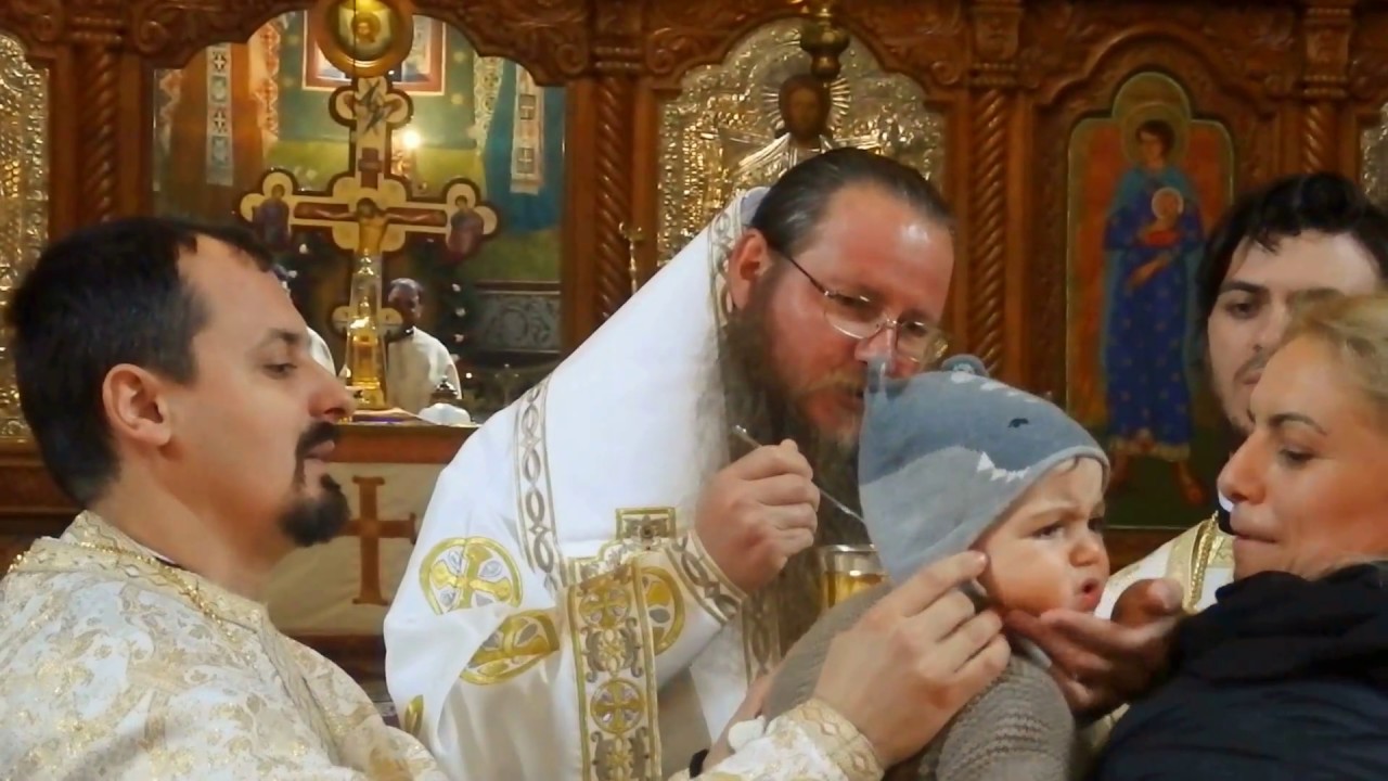 Impartasirea credinciosilor Preasfintitul Parinte Andrei la Paraclisul Episcopal Sfantul Mucenic Ghe
