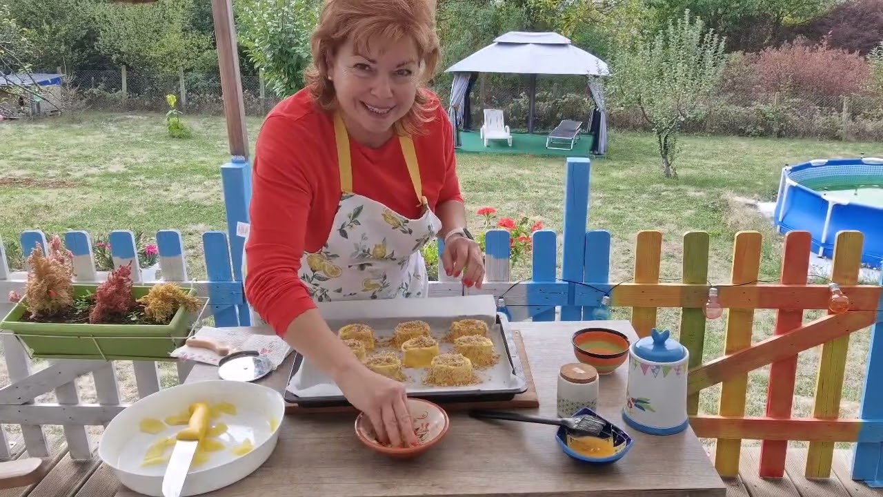 Любимият ни есенен десерт- пуширани ябълки в канелени ролца с крем ванилия 