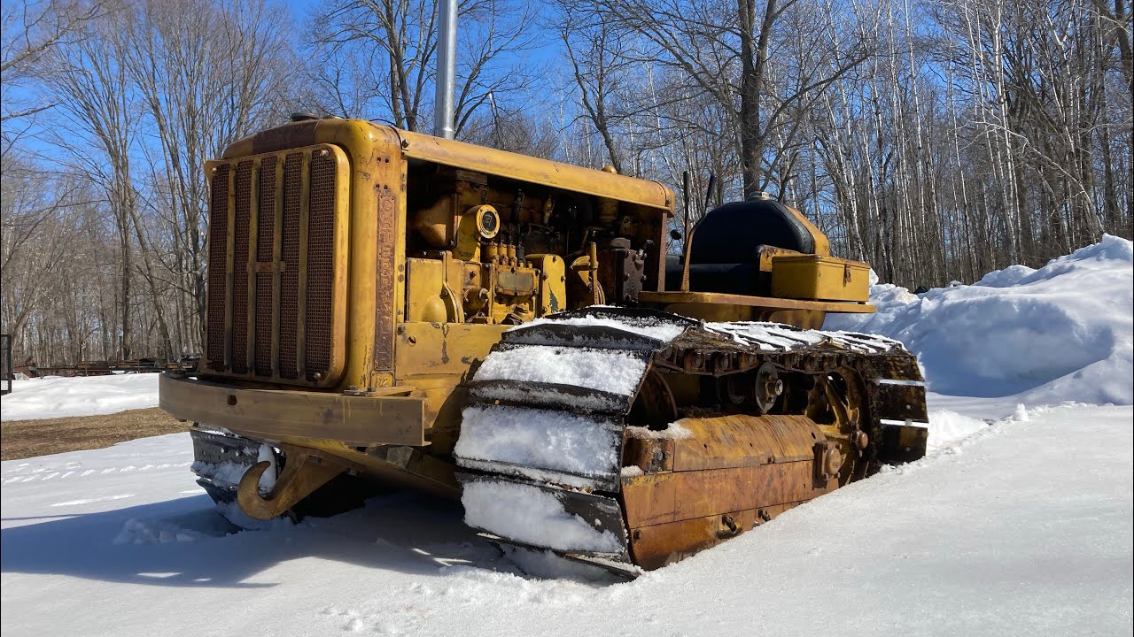 Caterpillar D2 в снегу!!! Первый выезд «Болотного ангела» с суперширокими гусеницами!