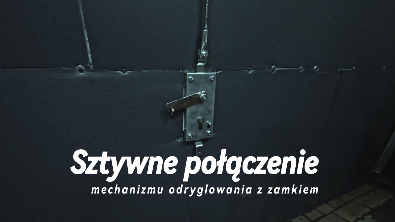 Sztywne połączenie mechanizmu odryglowania napędu z zamkiem bramy uchylnej