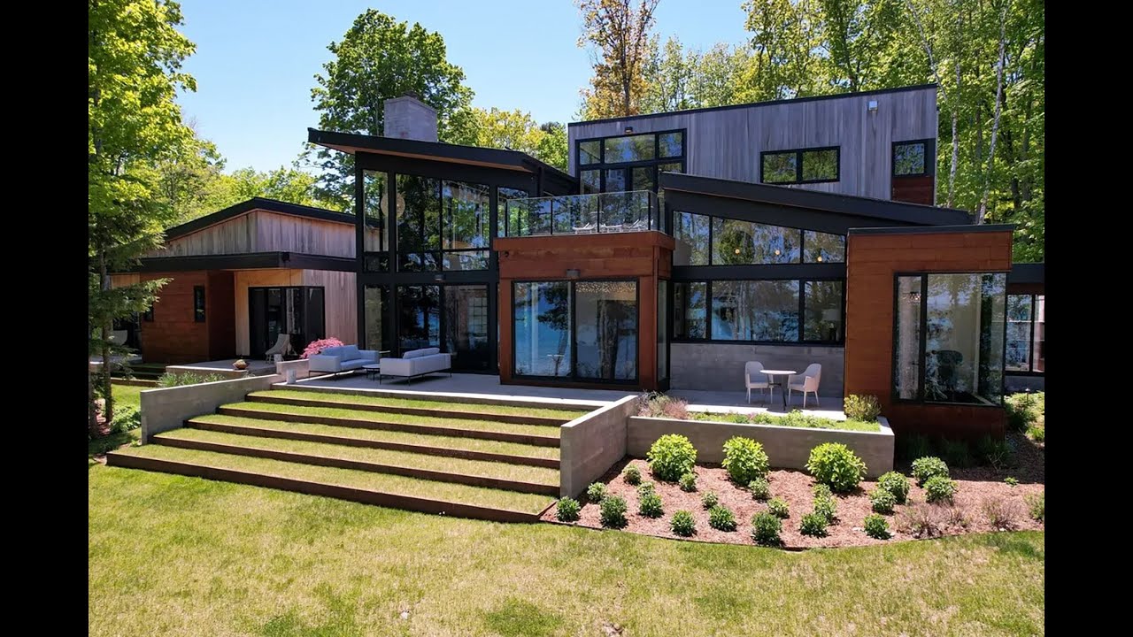 Modern Lakeside Villa in Suttons Bay, Michigan | Sotheby's International Realty