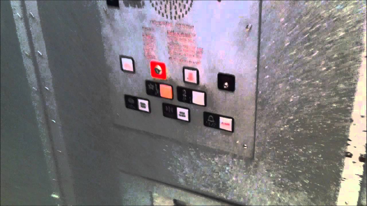 Montgomery? Hydraulic Elevator - Old Navy Store Mall of America - Bloomington, MN