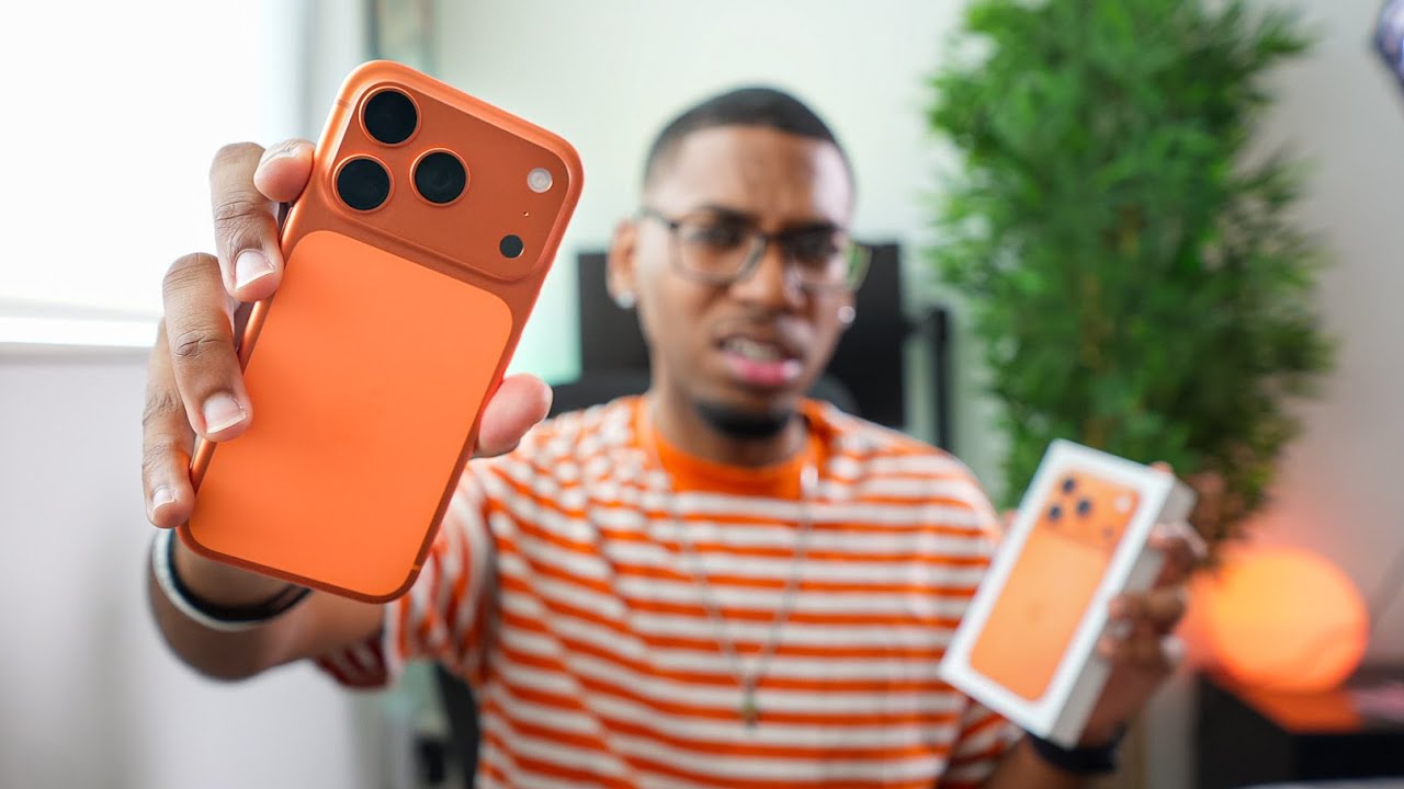 Распаковка iPhone 17 Pro и первые впечатления — космический оранжевый!