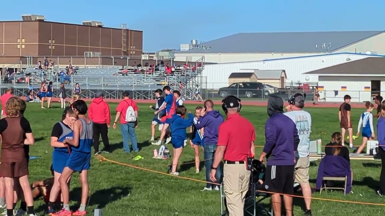 Douglas Track and Field 2025, 4X200m 8th grade girls