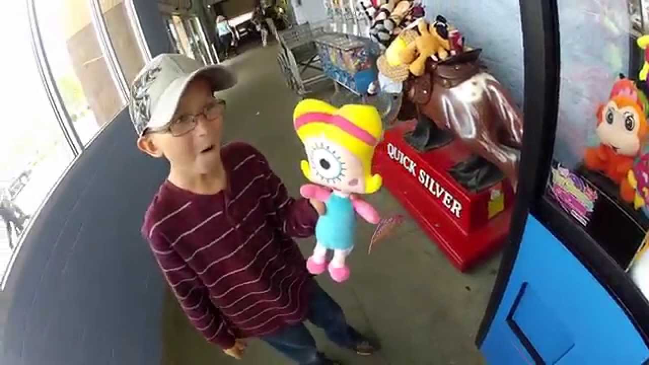 OMG!! #60 WINNING at the claw machine!
