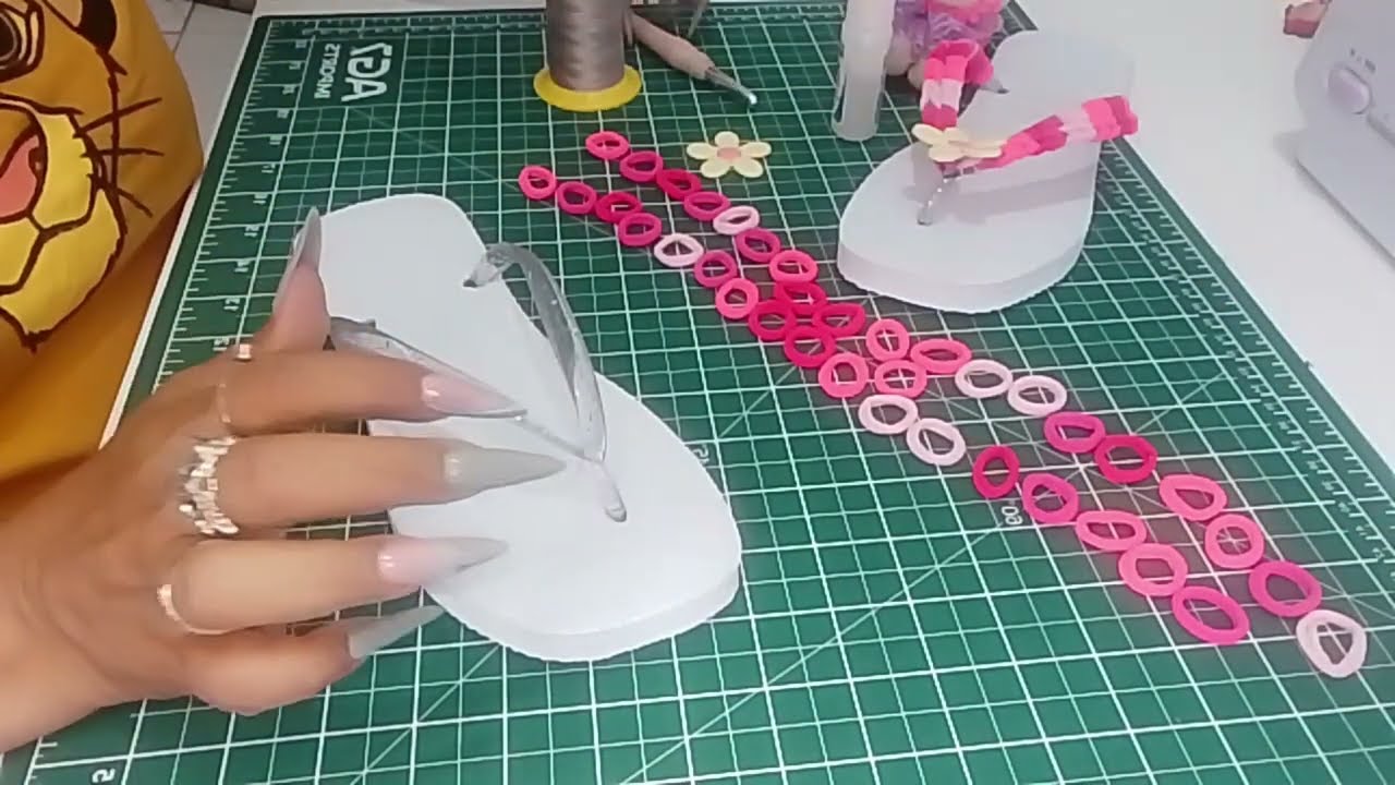 Chinelo de xuxinhas feito com agulha de crochê #diy #facil