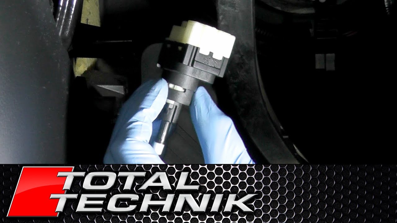 How to Remove Brake Pedal Sensor - Audi A4 S4 RS4 - B6 B7 - 2001-2008 - TOTAL TECHNIK