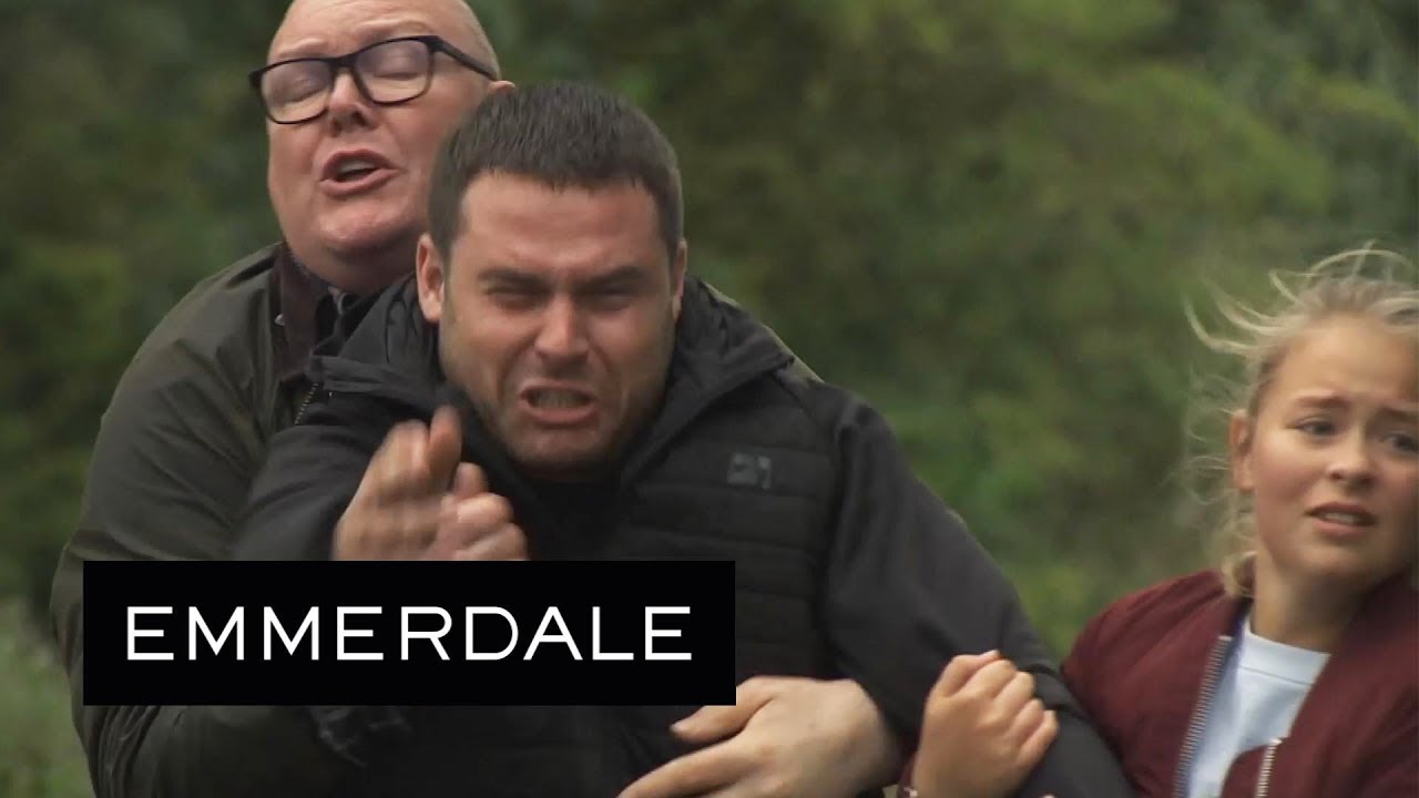 Emmerdale - Robert Turns Himself in to the Police to Save a Heartbroken Aaron